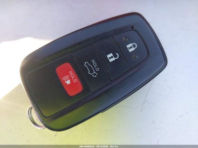 2020 TOYOTA RAV4 HYBRID XLE 11