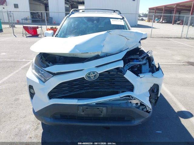 2020 TOYOTA RAV4 HYBRID XLE 12