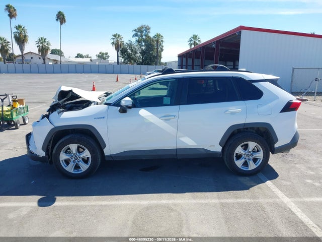 2020 TOYOTA RAV4 HYBRID XLE 14