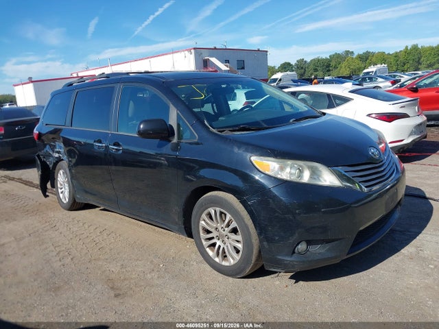 2015 TOYOTA SIENNA XLE 8 PASSENGER