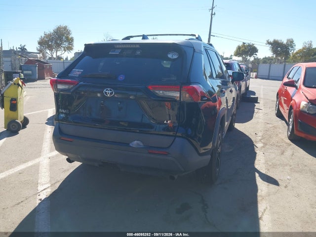 2019 TOYOTA RAV4 LE 4