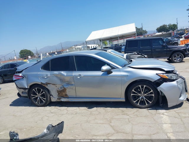 2020 TOYOTA CAMRY SE HYBRID 13