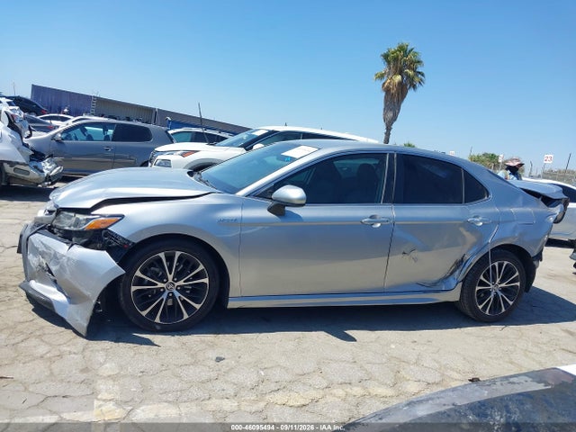 2020 TOYOTA CAMRY SE HYBRID 14