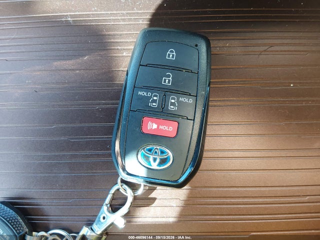 2021 TOYOTA SIENNA LE 11
