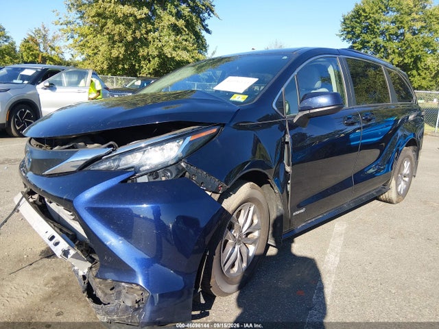 2021 TOYOTA SIENNA LE 2