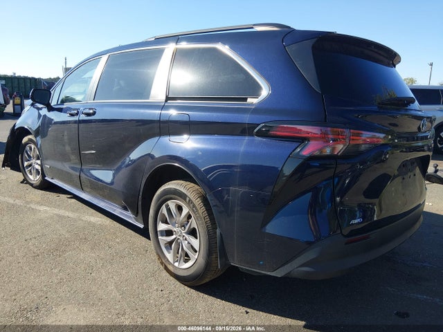 2021 TOYOTA SIENNA LE 3