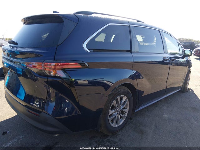 2021 TOYOTA SIENNA LE 4