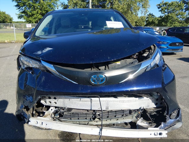 2021 TOYOTA SIENNA LE 6