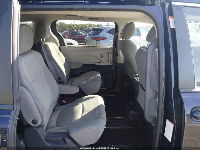 2021 TOYOTA SIENNA LE 8