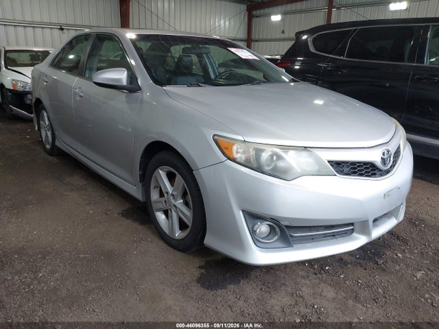 2014 TOYOTA CAMRY SE
