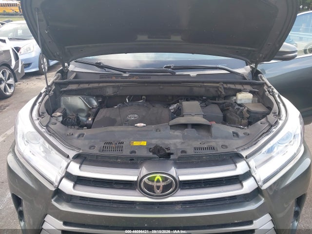 2017 TOYOTA HIGHLANDER LE 10