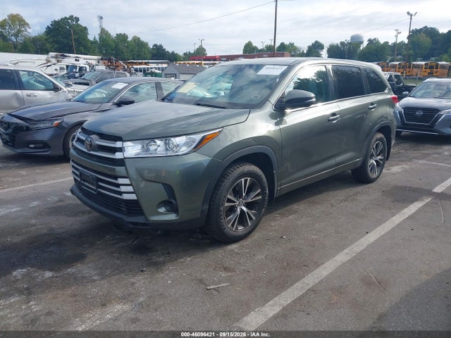 2017 TOYOTA HIGHLANDER LE 2