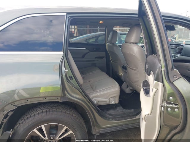 2017 TOYOTA HIGHLANDER LE 8