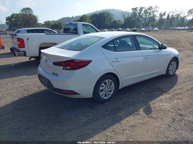 2019 HYUNDAI ELANTRA SE 4
