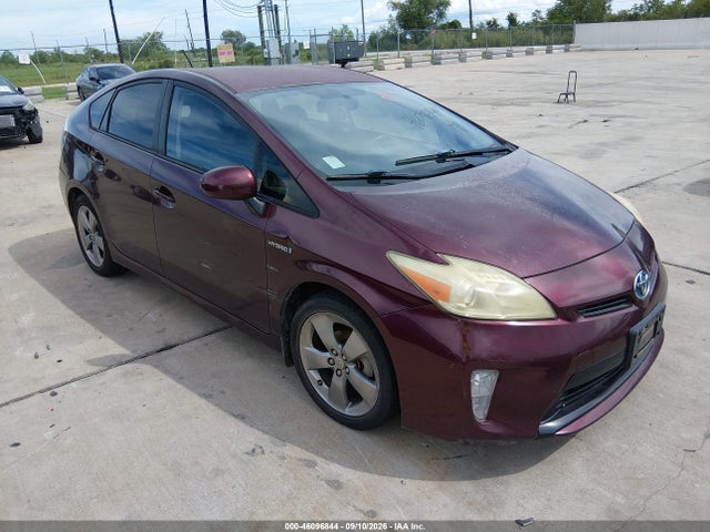 2013 TOYOTA PRIUS THREE SE