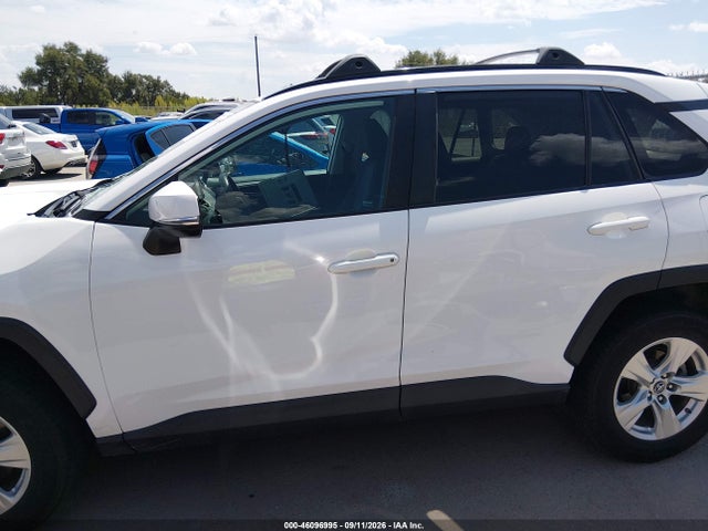2019 TOYOTA RAV4 XLE 14