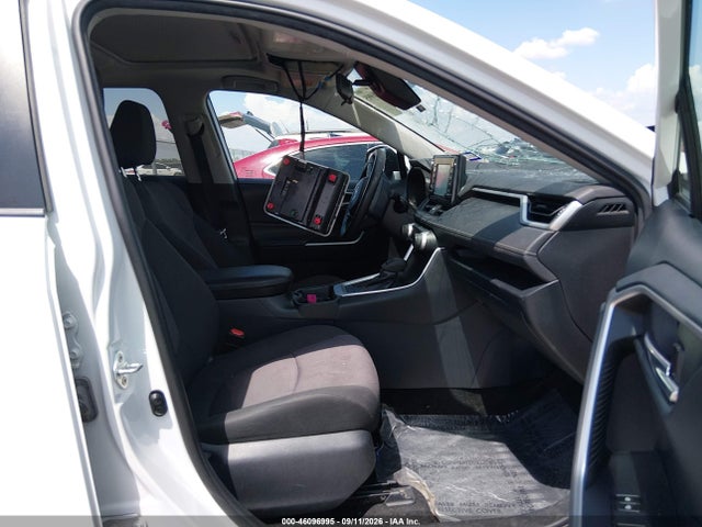 2019 TOYOTA RAV4 XLE 5