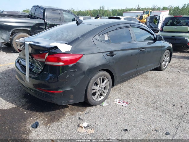 2017 HYUNDAI ELANTRA SE 4