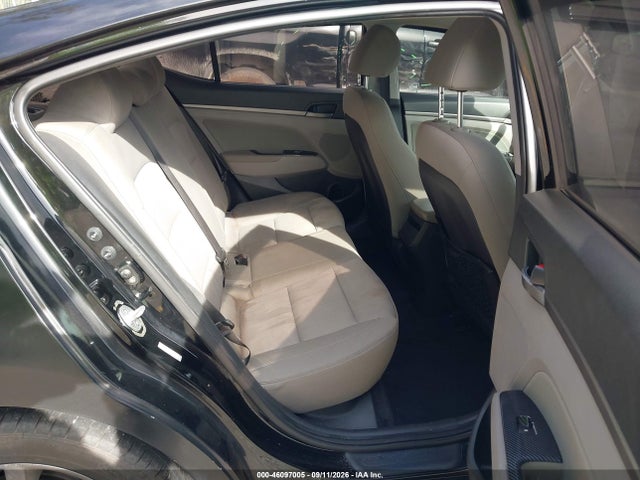 2017 HYUNDAI ELANTRA SE 8