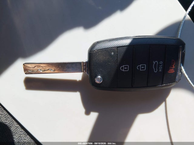 2018 KIA OPTIMA S 11