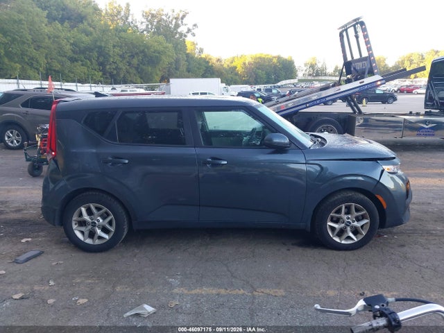 2022 KIA SOUL S 13