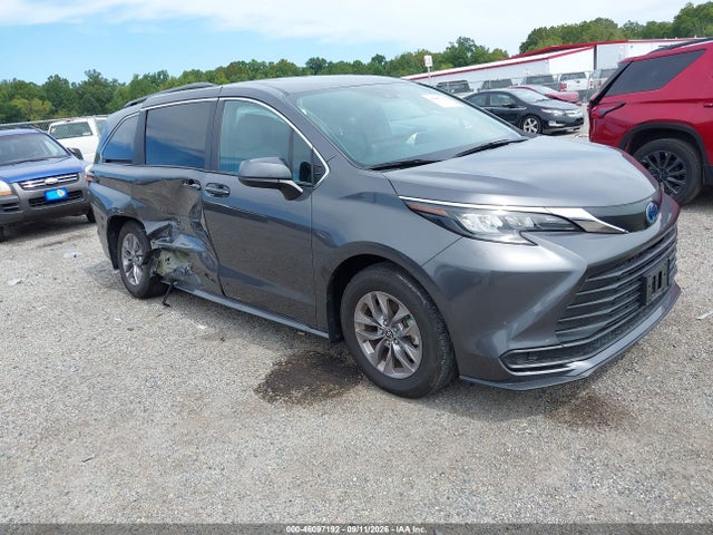 2025 TOYOTA SIENNA LE