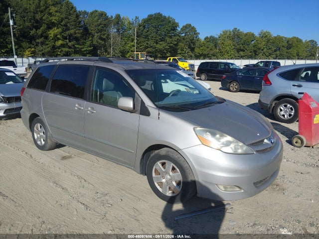 2009 TOYOTA SIENNA XLE
