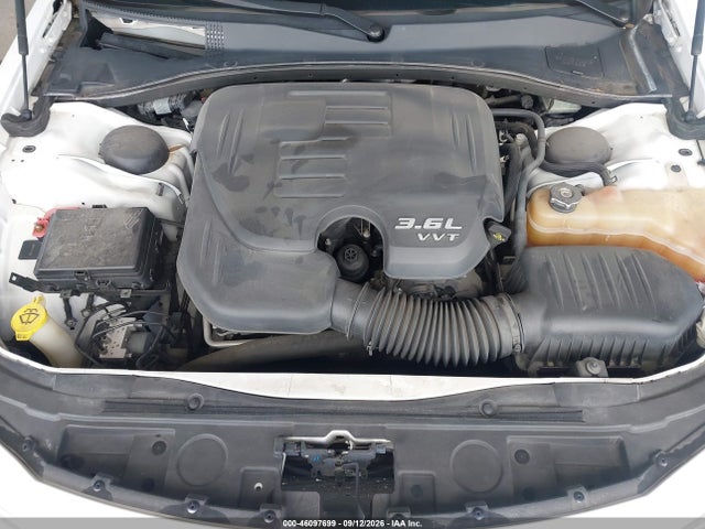 2019 CHRYSLER 300 LIMITED 10