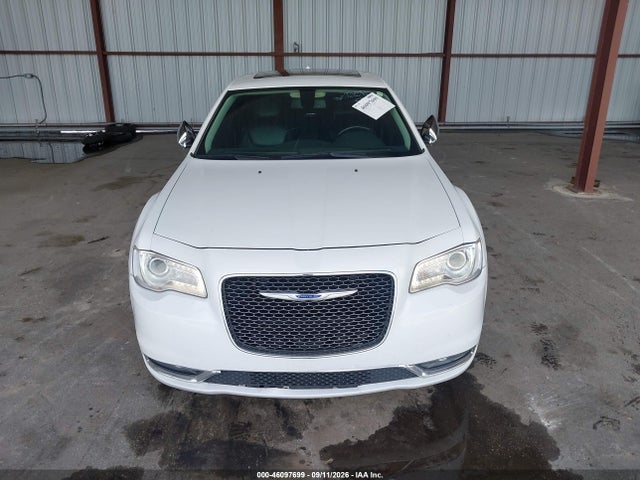 2019 CHRYSLER 300 LIMITED 12