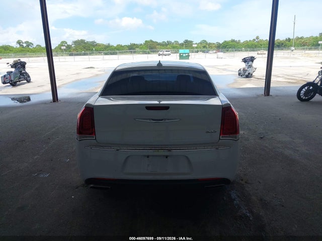 2019 CHRYSLER 300 LIMITED 16