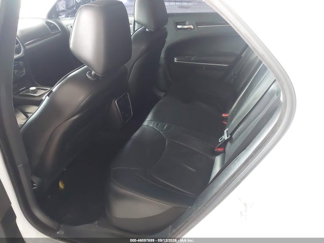 2019 CHRYSLER 300 LIMITED 8