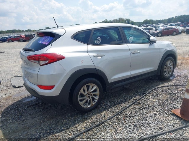 2017 HYUNDAI TUCSON SE 4