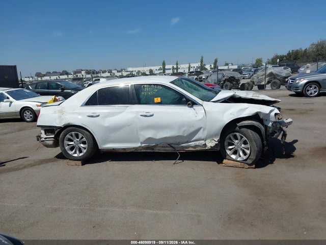 2018 CHRYSLER 300 TOURING 16