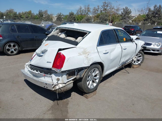 2018 CHRYSLER 300 TOURING 4