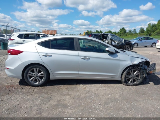 2017 HYUNDAI ELANTRA SE 13