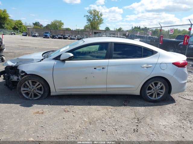 2017 HYUNDAI ELANTRA SE 14