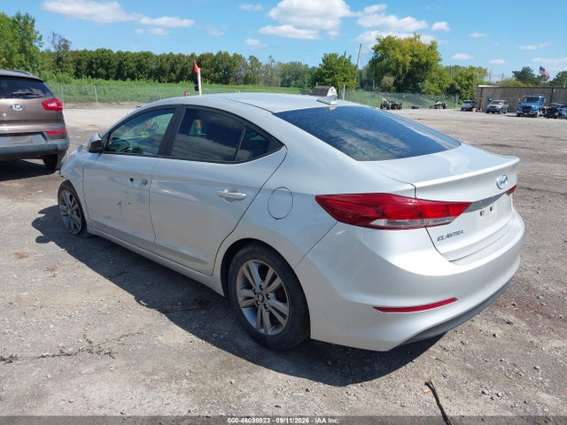2017 HYUNDAI ELANTRA SE 3