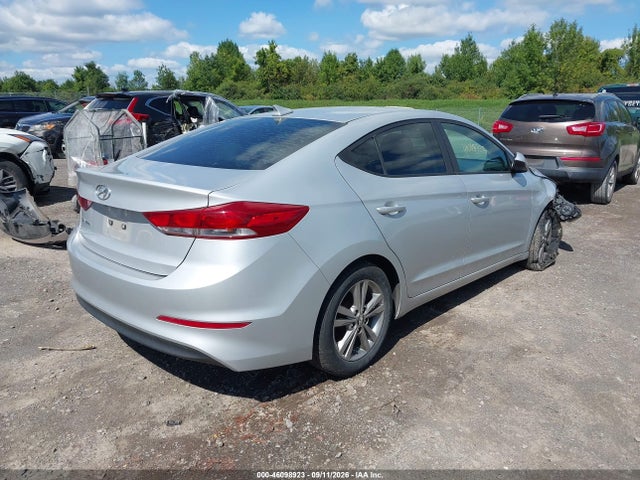 2017 HYUNDAI ELANTRA SE 4