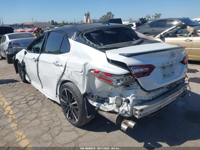 2018 TOYOTA CAMRY XSE 3