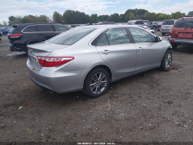2017 TOYOTA CAMRY SE 4