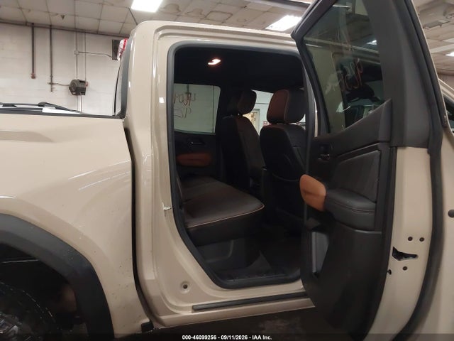 2023 GMC CANYON 4WD SHORT BOX AT4 8