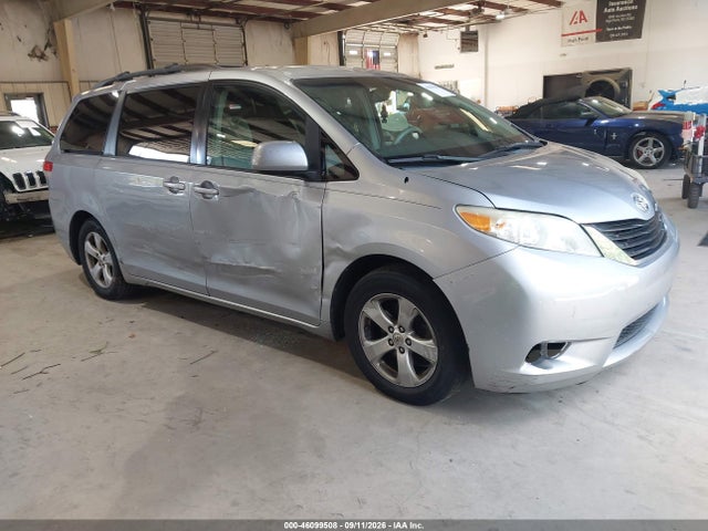 2011 TOYOTA SIENNA LE V6