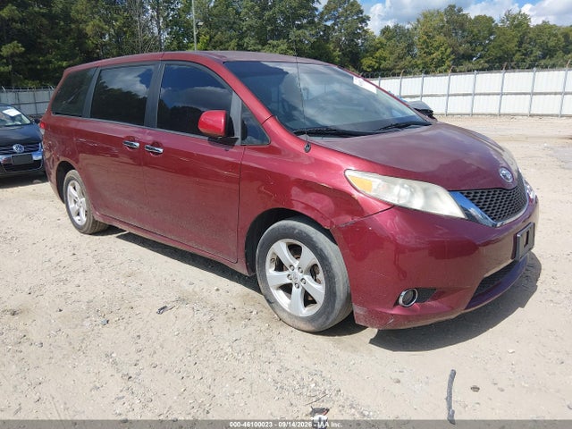 2011 TOYOTA SIENNA 