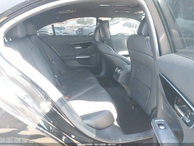 2025 MERCEDES-BENZ C 300 8