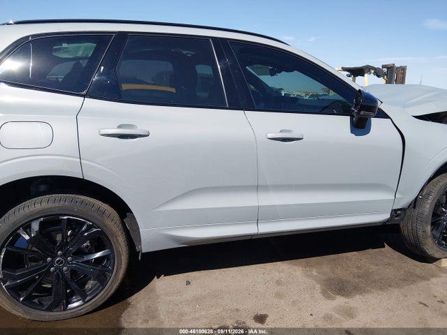 2026 VOLVO XC60 B5 ULTRA BLACK EDITION 13
