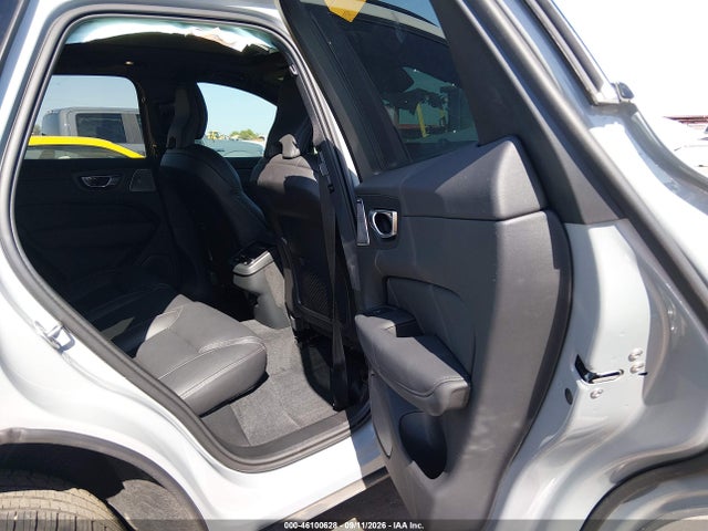 2026 VOLVO XC60 B5 ULTRA BLACK EDITION 8
