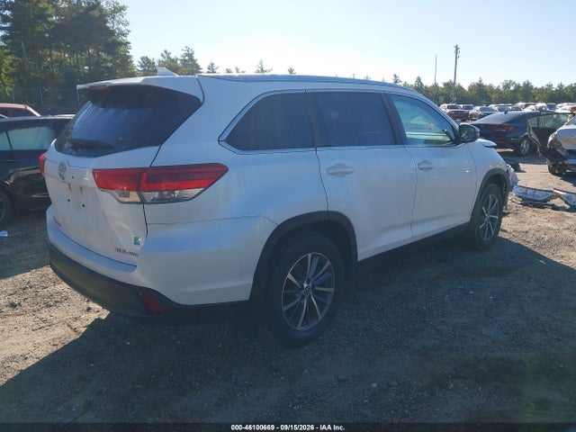 2019 TOYOTA HIGHLANDER XLE 4