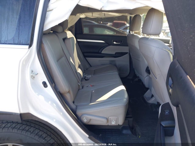 2019 TOYOTA HIGHLANDER XLE 8