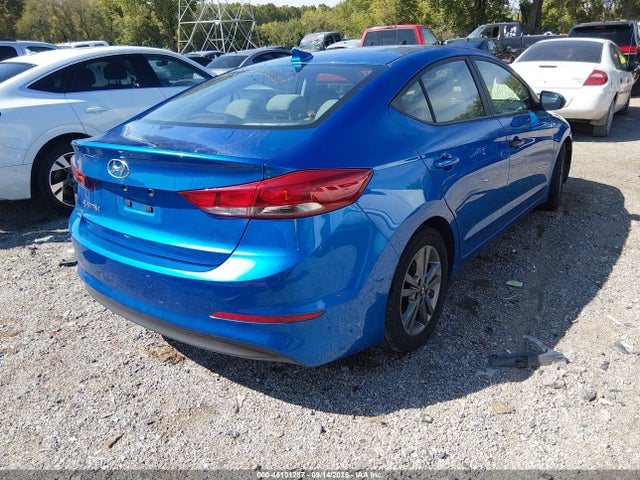 2017 HYUNDAI ELANTRA SE 4