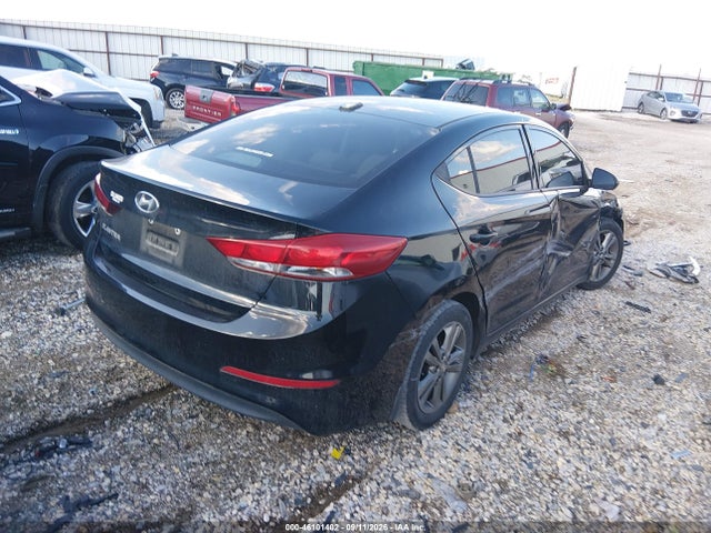 2017 HYUNDAI ELANTRA SE 4